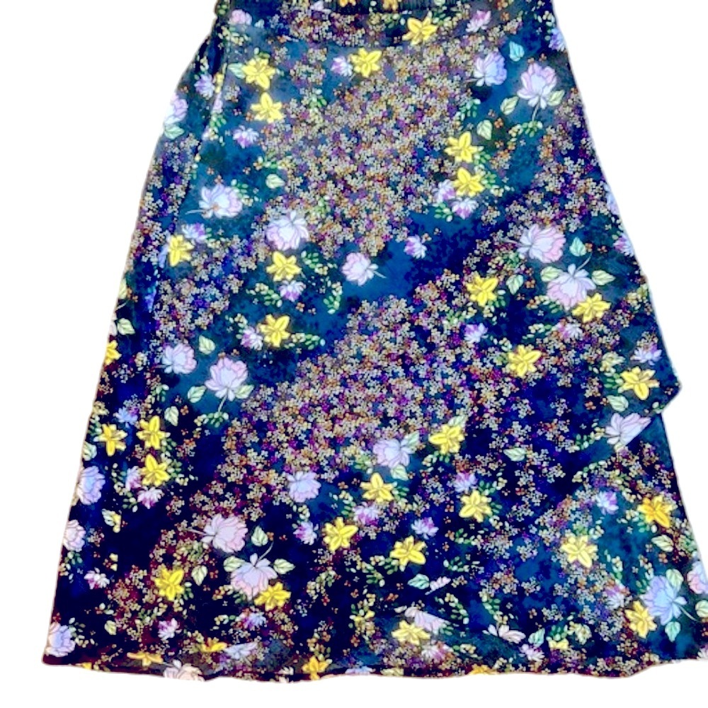 Vero moda skirt with layered floral print feminine 29” long, waist 19.5”-23”